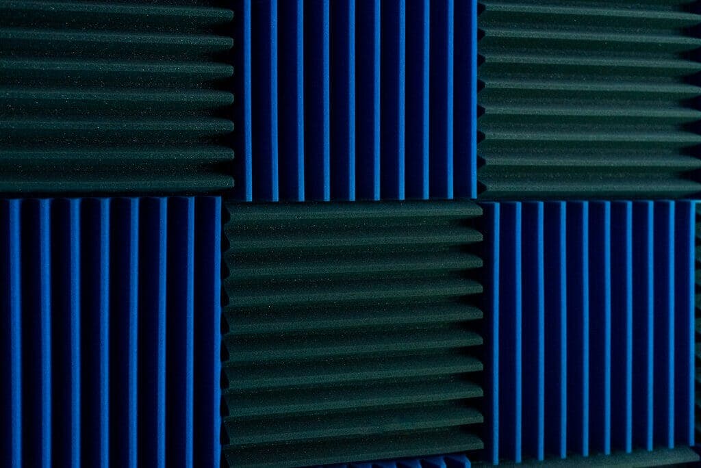 Insulate a dog crate with foam padding